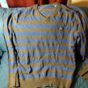 American Eagle V neck